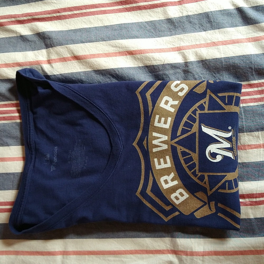Ladies XL V- neck t-shirt Milwaukee Brewers ,Fanatics brand. - Picture 6 of 6